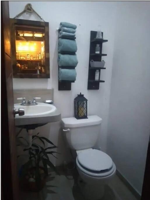 Apartament Cozy Townhouse & Terrace/Pool La Ceiba Zewnętrze zdjęcie